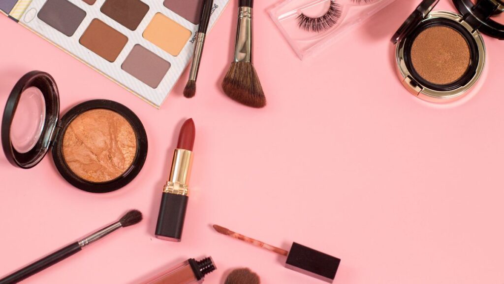 blogging about your favorite beauty products and bargains is a good way to start your beauty niche site
